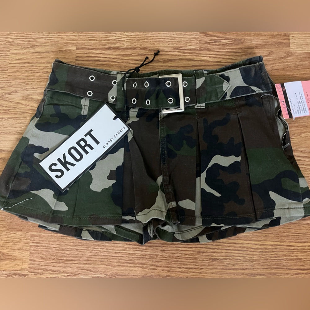 Almost Famous Camo Skort
